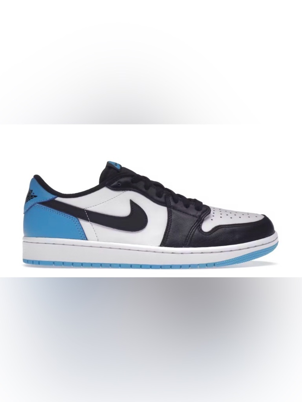 Nike Low-Top Sneaker in White, Black & Blue